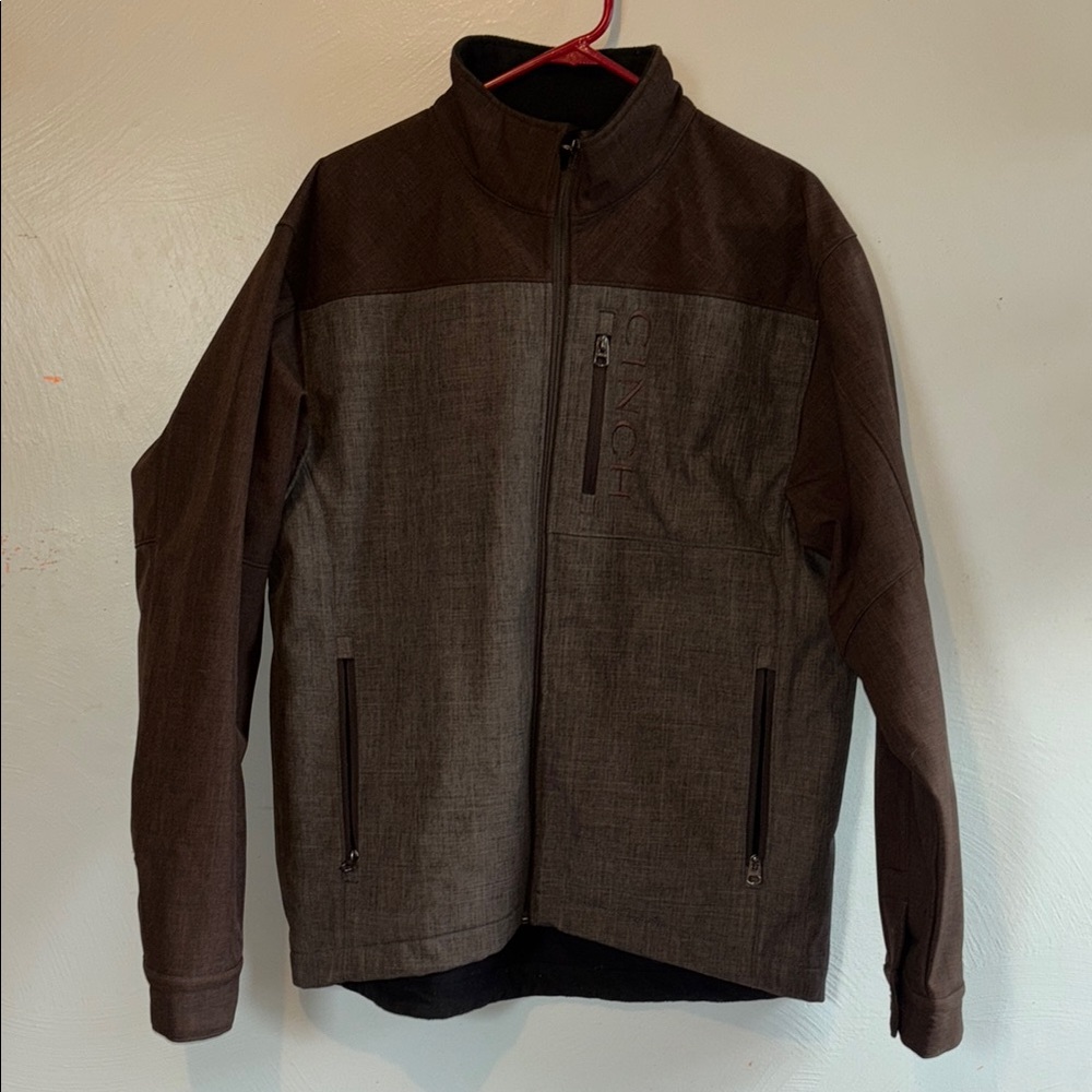 Cinch jacket with concealed carry pockets